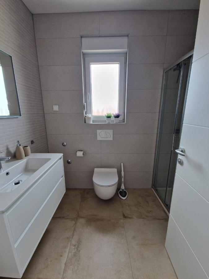 Deluxe Apartment Mila Nin Buitenkant foto